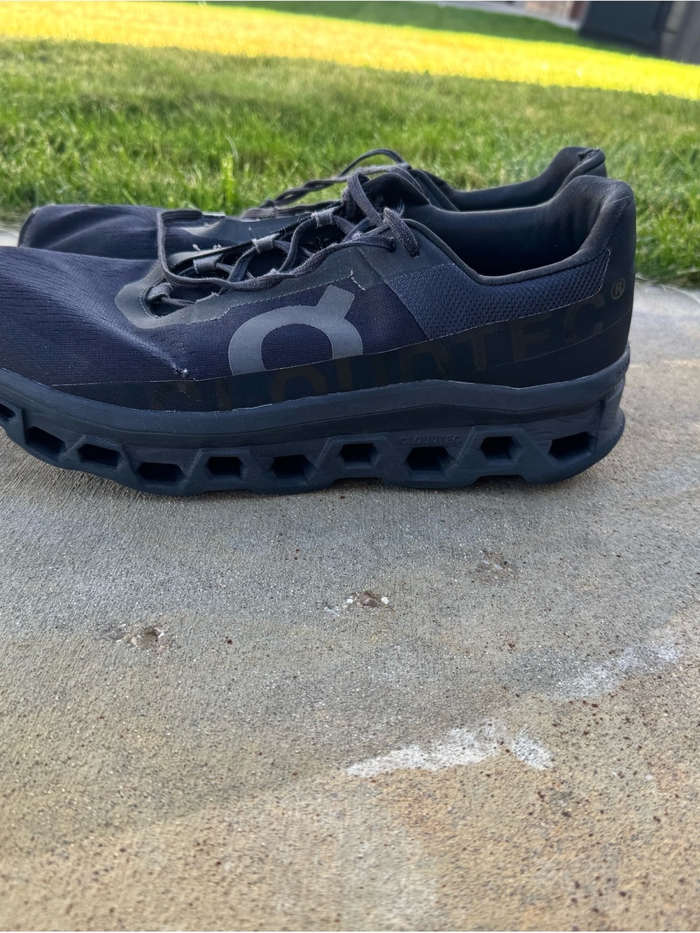 On Running Men's Cloudmonster Athletic Shoe - Black